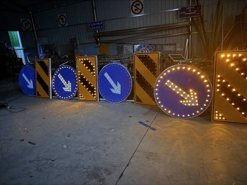 焦作焦作河南太阳能交通标牌 河南自发光交通路标牌厂家